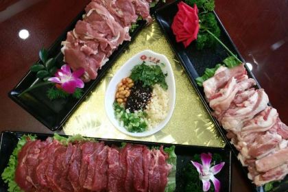 琼五美食城(巴青店)