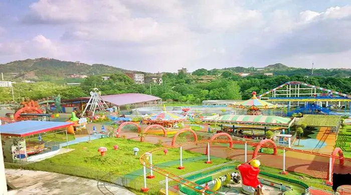 Yibanghuanqiu Theme Amusement Park