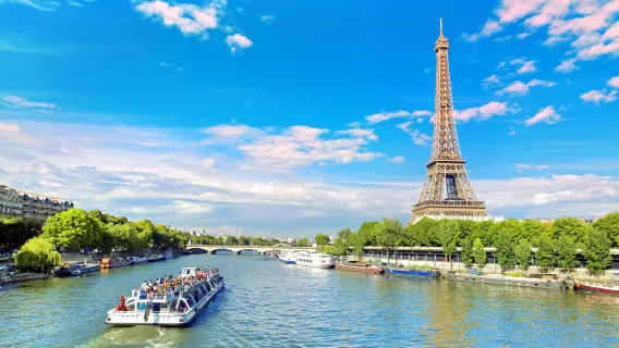 Bateaux Mouches Seine River 1-hr Cruise (With Audio Guide)