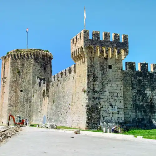 Kamerlengo Castle