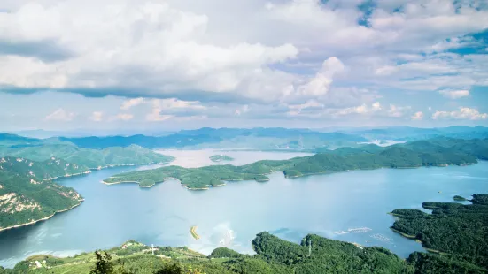 Huanlong Lake