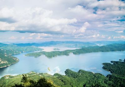 Huanlong Lake