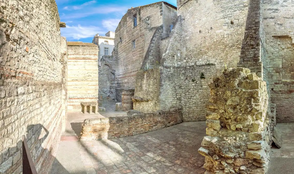 Hotels near Thermae of Constantine