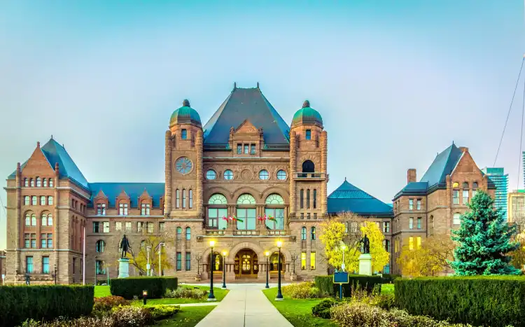 Hotels near Masjid Toronto