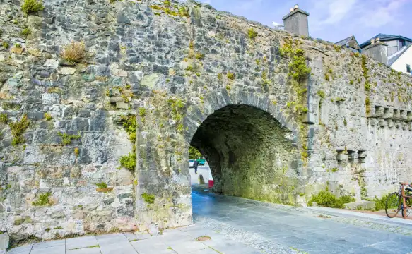 Hotels near Spanish Arch