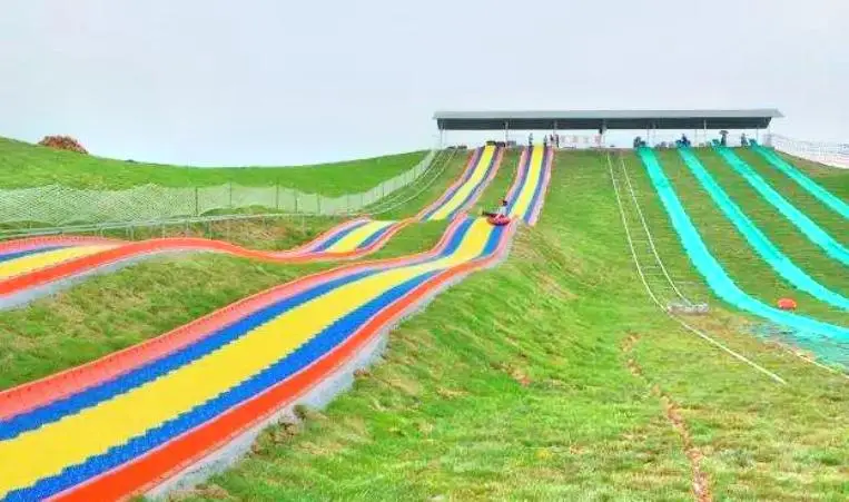 Ouyue Manor Grass Skiing