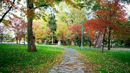 常磐公园，是日本北海道旭川市的都市公园，由财团法人旭川市公园