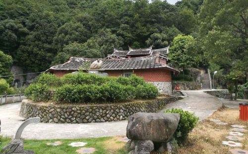 安溪凤山风景旅游区位于福建省泉州市安溪县境内，是一个集茶文化