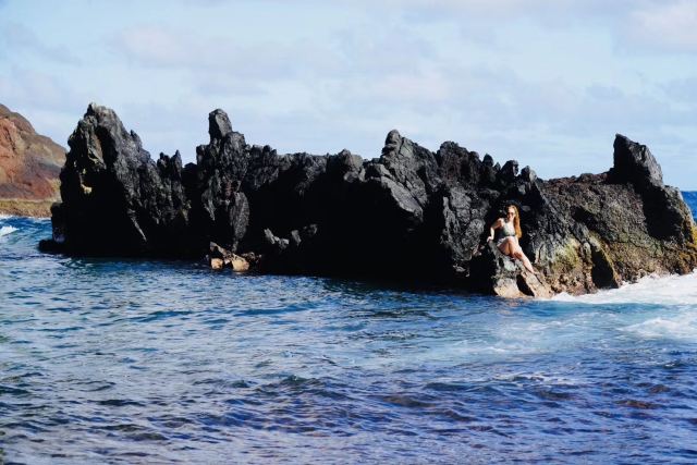 Kaihalulu (Red Sand) Beach