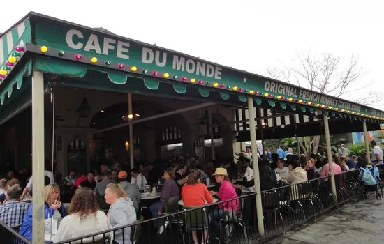 Café Du Monde, New Orleans, Louisiana, U.S. - Restaurant Review