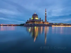 Popular Night Attractions in Putrajaya