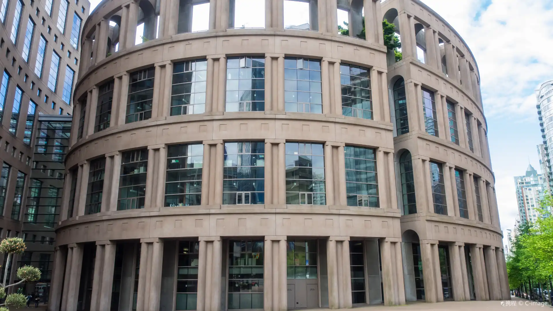 Hotels near Vancouver Public Library - Central Library