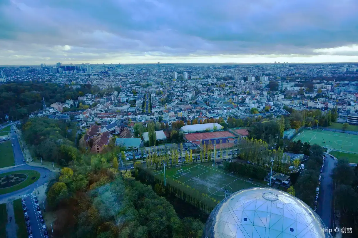 3_Atomium