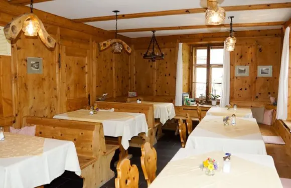 阿德勒加尼酒店