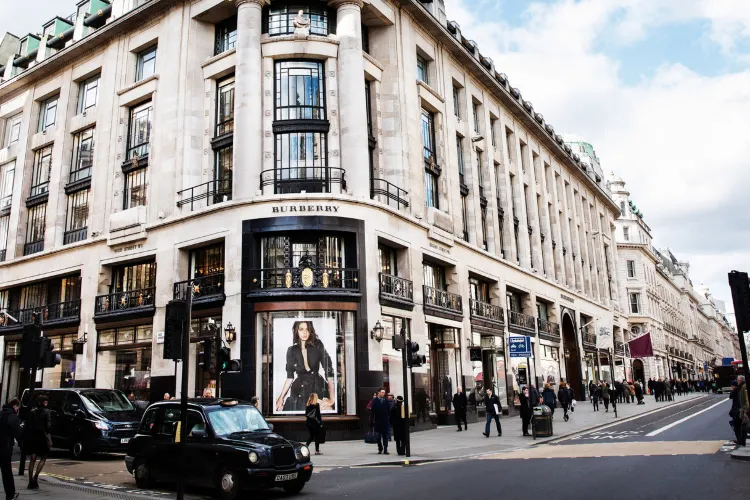 Shopping itineraries in Burberry Regent Street Flagship Store in