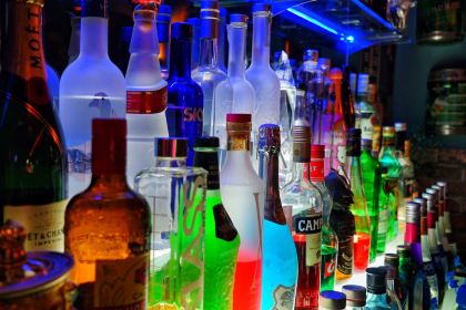 Meng BAR·zhuchanggeshouyinyue Bar