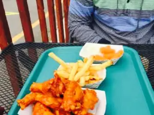 Willy's Wings