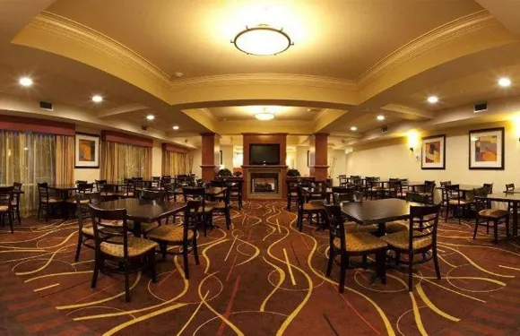 智選假日套房酒店薩姆納