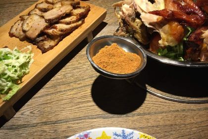 YI KUAI QI SHI SHANG CAN TING TAI CANG DIAN