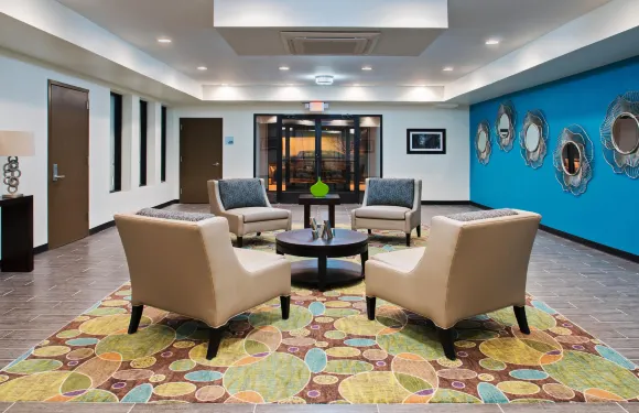 懷奧米辛智選假日套房酒店