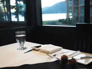Jack Sam's Restaurant at Quaaout Lodge