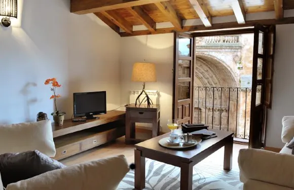 德拉大教堂陽台酒店