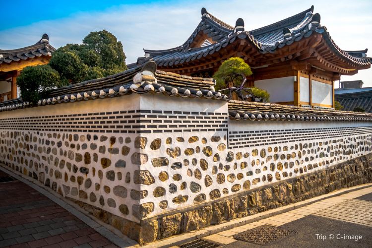 Bukchon Hanok Village