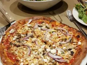 Momo Pizzeria and Ristorante