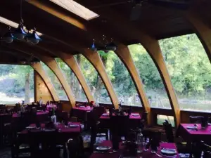 Riverside Cafe & Lodging