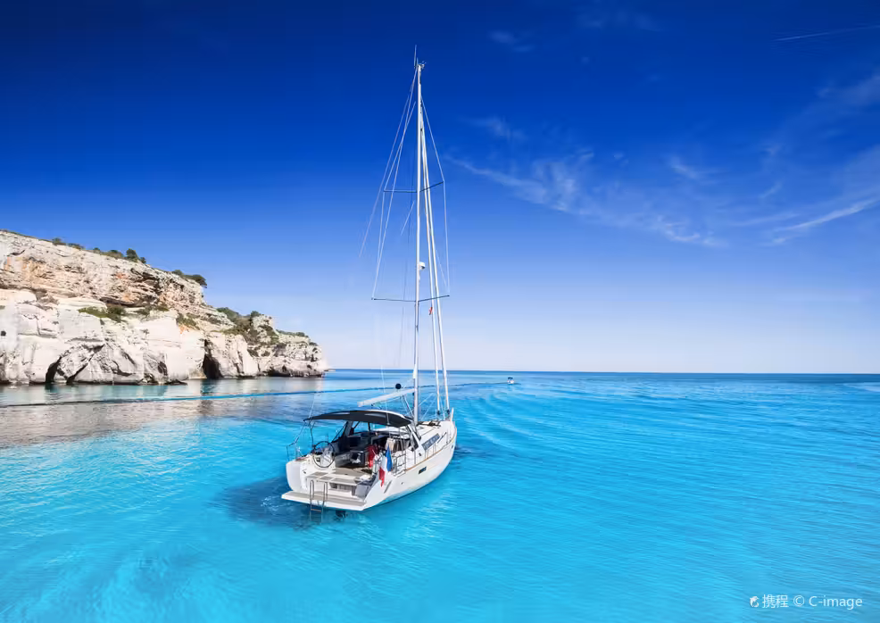 Flüge ${{cityDName}} Menorca