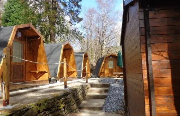 布林迪納斯露營吊艙有限公司