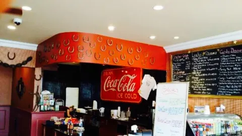 Lucky's Barbecue House in Sechelt