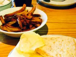 Maggregors Bar and Bistro
