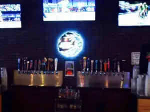 Locker Room Sports Bar & Grill