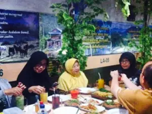 Warung Lesehan Yogyakarta