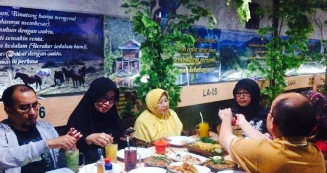 Warung Lesehan Yogyakarta