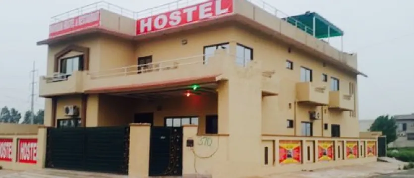 Khayaban Boys Hostel Pizza