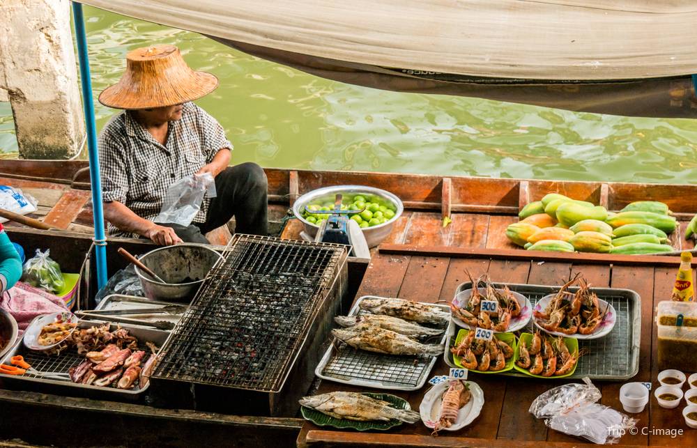 Damnoen Saduak Floating Market
