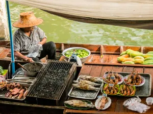 Damnoen Saduak Floating Market