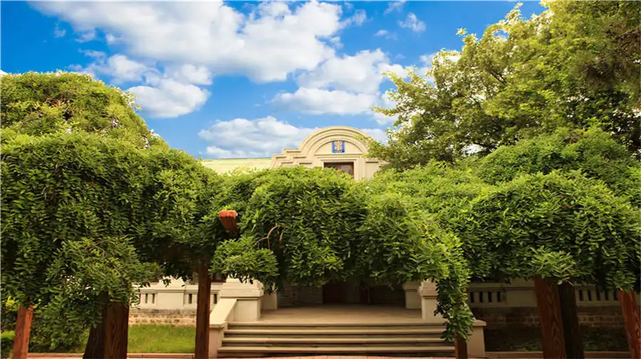 Hotels near Zhangzuolin Villa