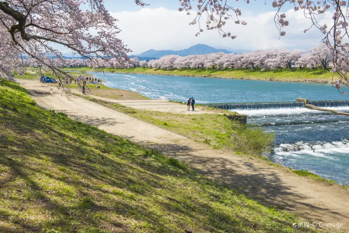 Hotels near Shiroishi Castle