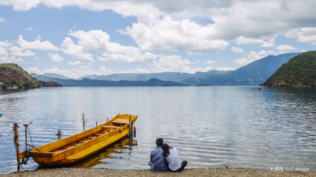 瀘沽湖環湖包車一日遊：草海+走婚橋+情人灘+里格島+瀘源崖