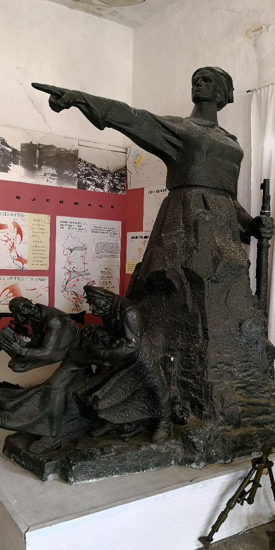 吉諾卡斯特城堡