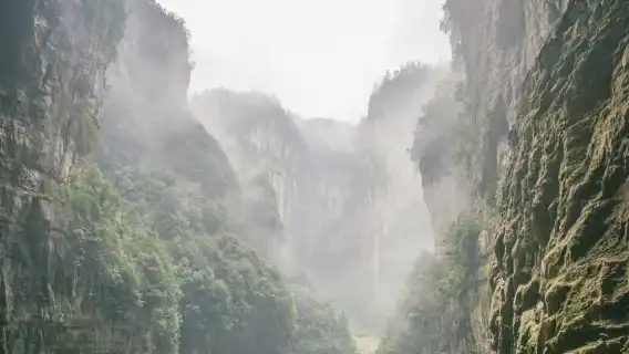 重慶武隆天坑+地縫一日遊【純玩無購物，35人團，2+1頭等艙，專線導遊，特色中餐，主城指定地點免費接】