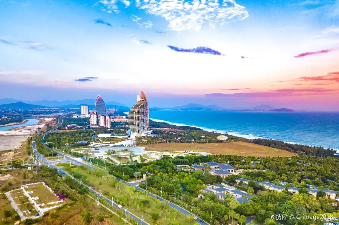 Hotels near Haitang Bay