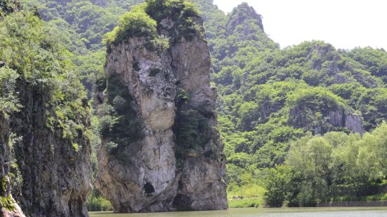 很难说它单独算个景点，更多和冰峪沟是合一的，或者说一个店铺两