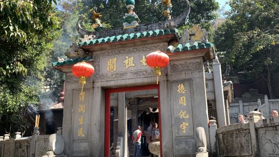 澳门历史城区或澳门历史古城区（旧称澳门历史建筑群），是由22