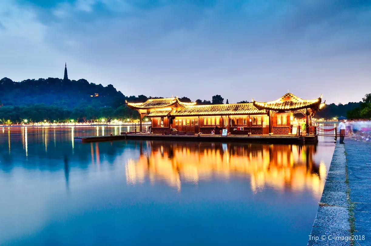 West Lake Pleasure Boat