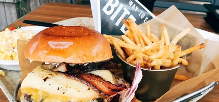 J.S. BURGERS CAFE（新宿店）