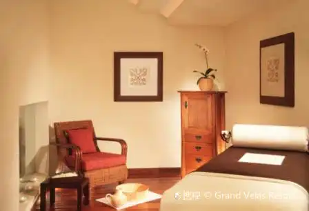 Hotels near Canyon Lodge